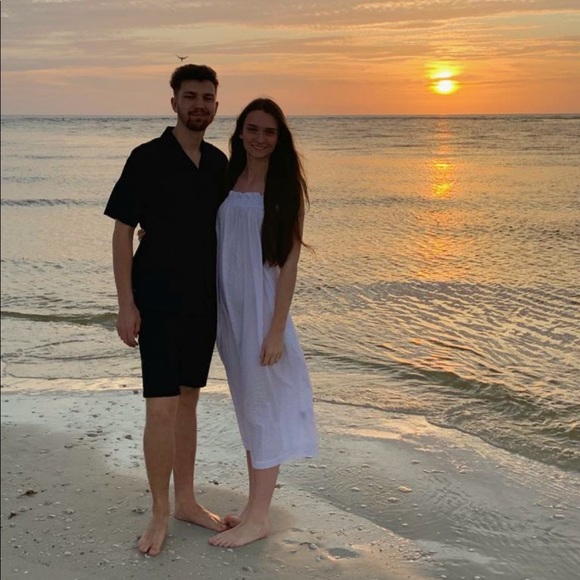 Meet your Posher, Jennifer - Picture 1 of 2